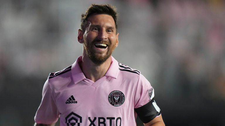 Lionel Messi thuộc danh sách cầu thủ xuất sắc nhất châu Âu